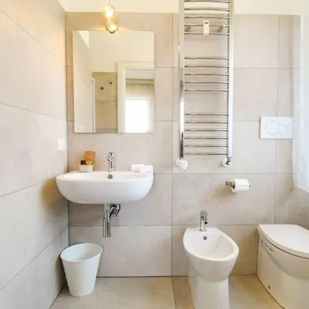 Tuscan Luxury 5 - Elegante Con Balconi